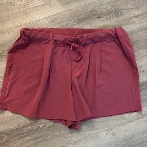 Women’s Drawstring Pleated Athletic Shorts - Wine